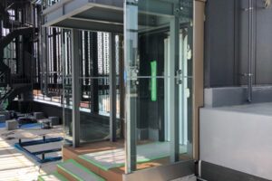 銀座某ビル庇